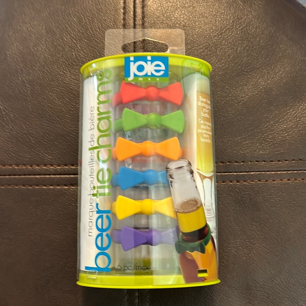 NWT Joie Beer Tie Charms
